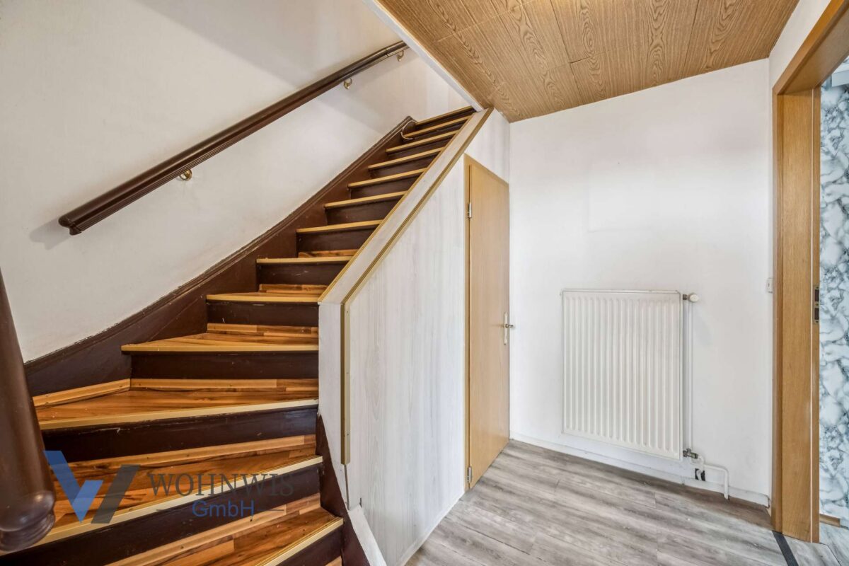 Flur mit Treppe