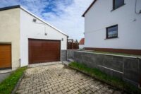 Garage und Garageneinfahrt