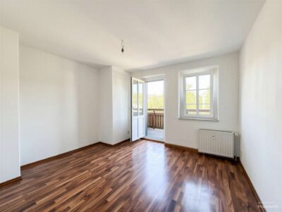 Charmante 2-Raum-Dachgeschosswohnung mit großem Balkon in Klingenthal, 08248 Klingenthal, Dachgeschosswohnung
