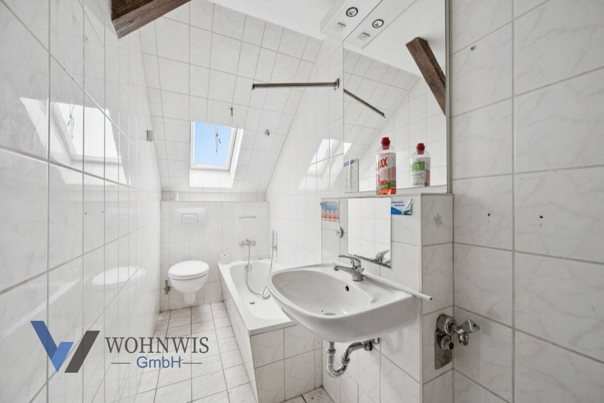 Dachgeschosswohnung Bad